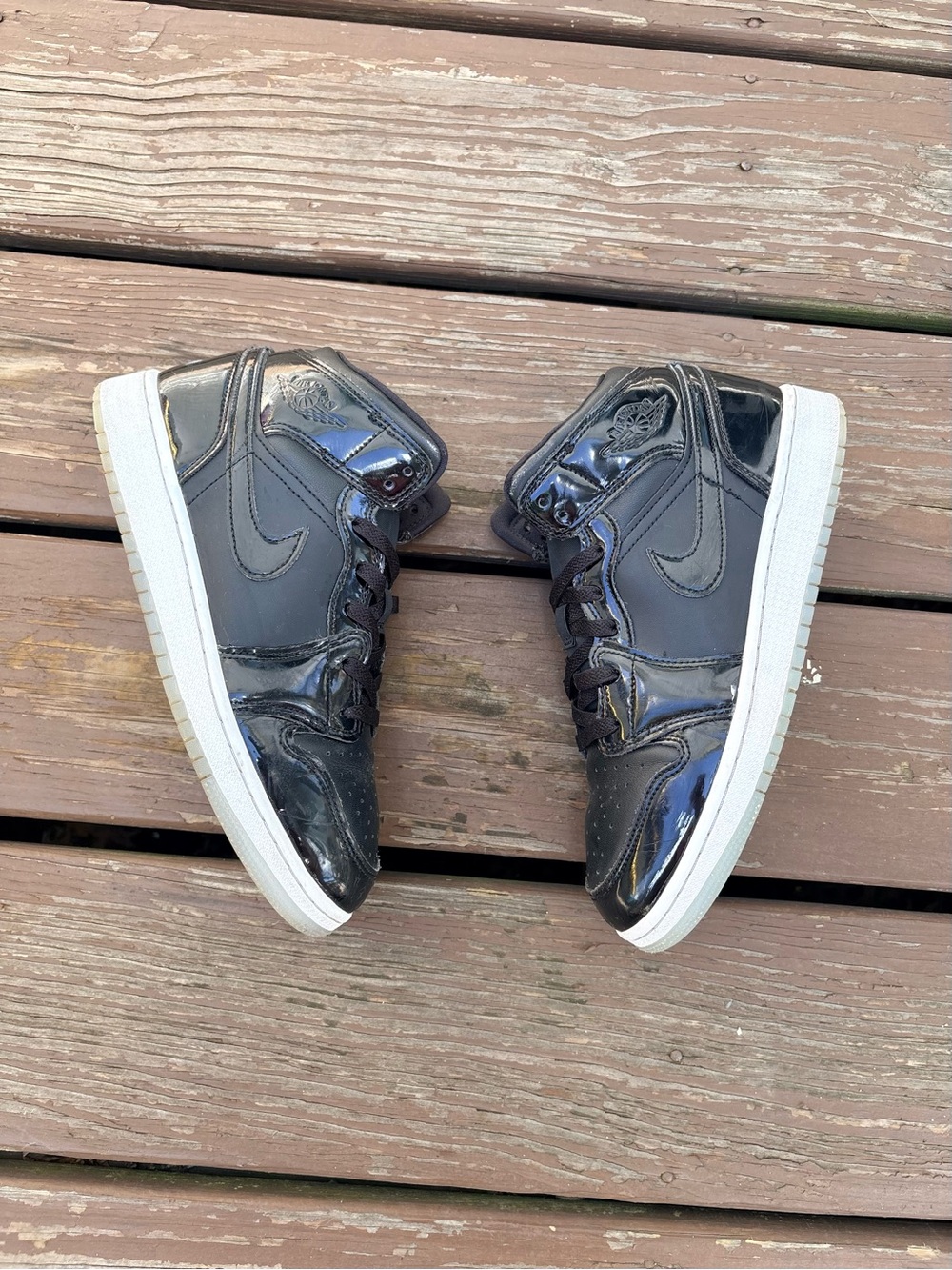 Nike Air Jordan 1 Mid Patent Leather Sneakers – Size 6.5Y / Women’s 8 - Picture 3 of 7